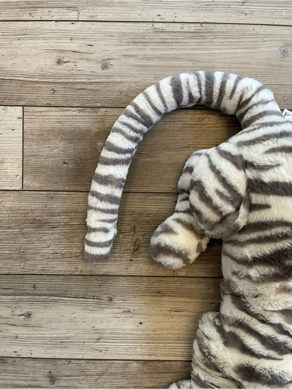 Jellycat | Sacha Snow Tiger | Size: Large